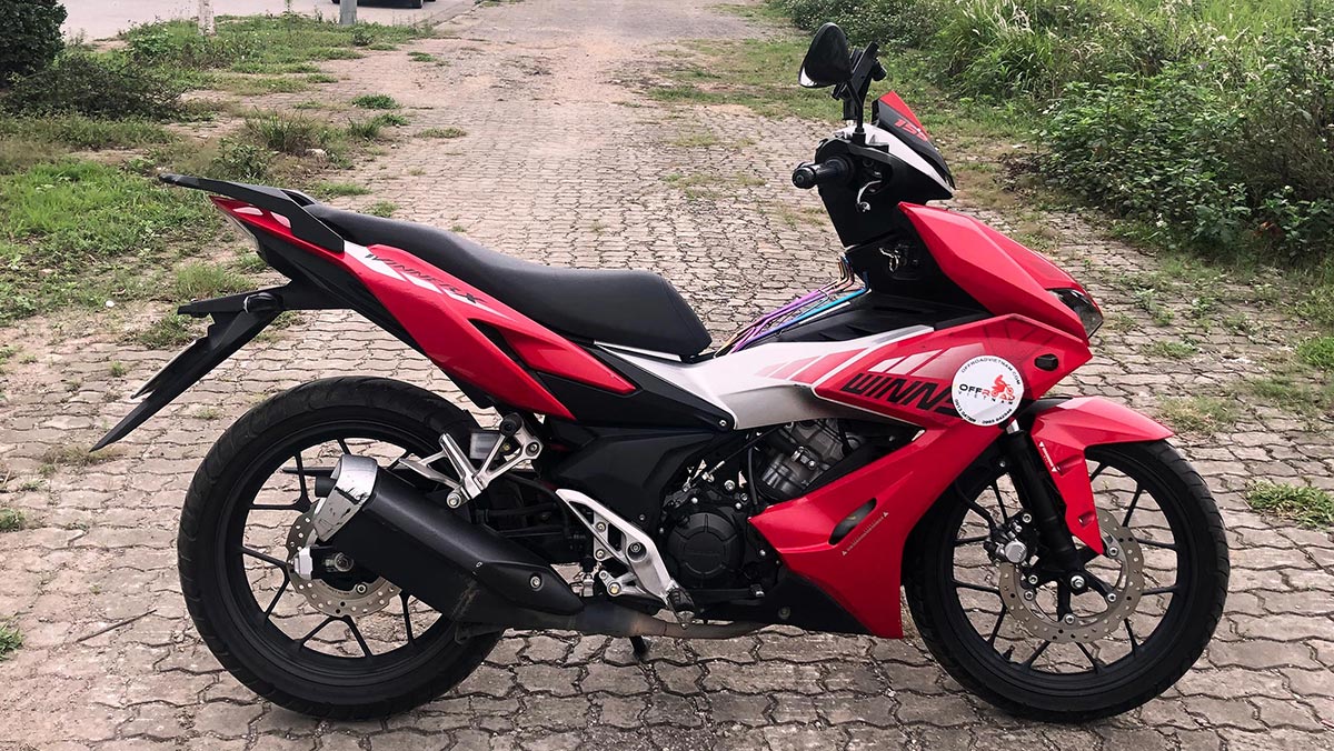 Vietnam Motorbike Hanoi Rental - Motorcycles, Scooters For Beginners. Vietnam Motorbike Hanoi Rental provides moped scooter tours and rentals in Hanoi. This is a red 2020 Honda Winner X 150cc with front and back disc brakes.